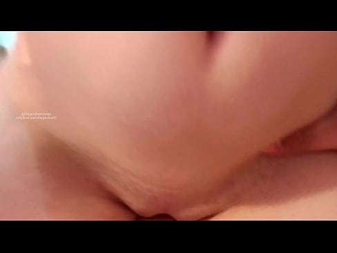 ❤️ 睡在姐姐的房间里,就这样被吵醒了 Porno